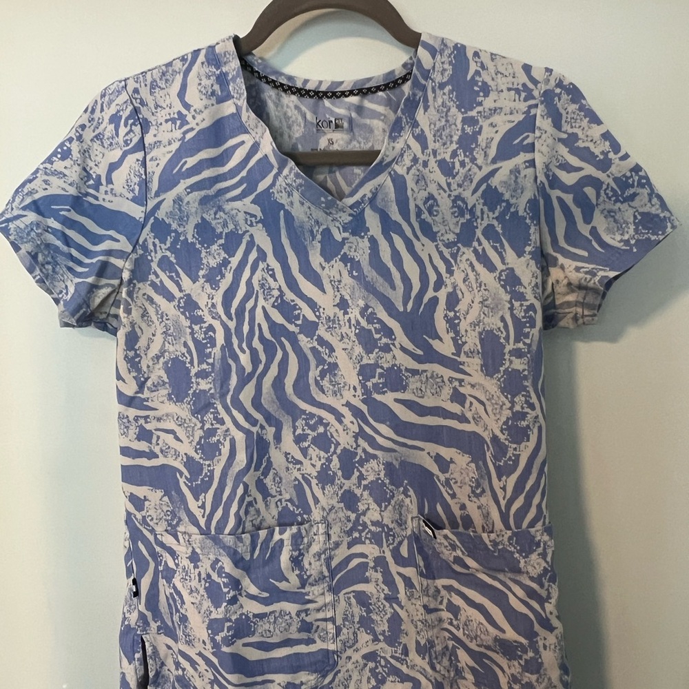 Koi Women's Blue and White Print Scrub Top